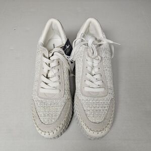 Universal Thread Size 11 Sneakers in‎ White and Cream